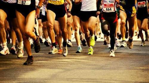 半程马拉松用提前去领物资吗,半程马拉松准备物品