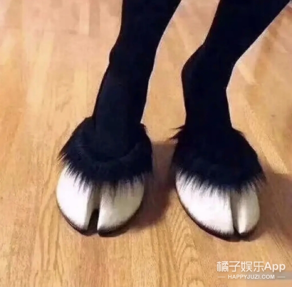 真设计鬼才!帽子是抽纸盒鞋子是充电宝,这确定不是给人添堵的?