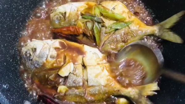 臭小苏说,想吃“红烧鲳鱼”啦