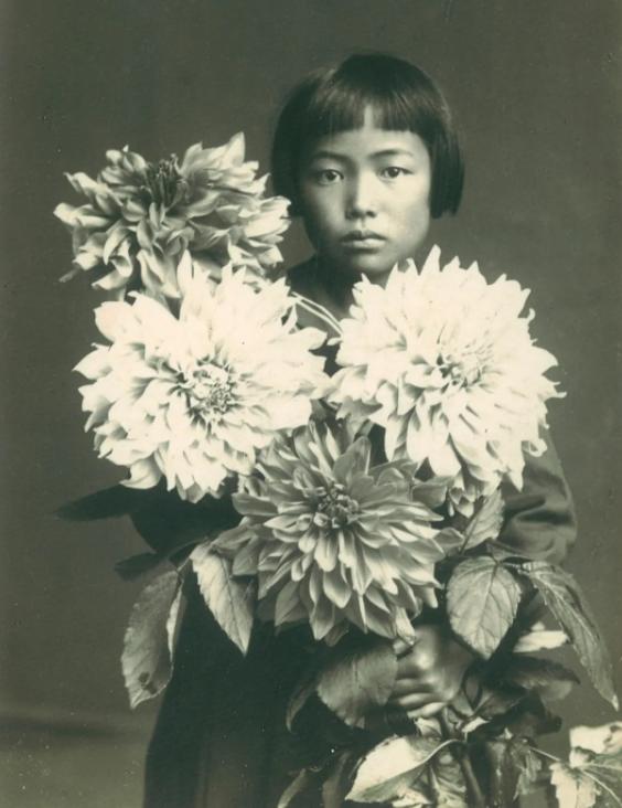 草间弥生本人,草间弥生个人简介