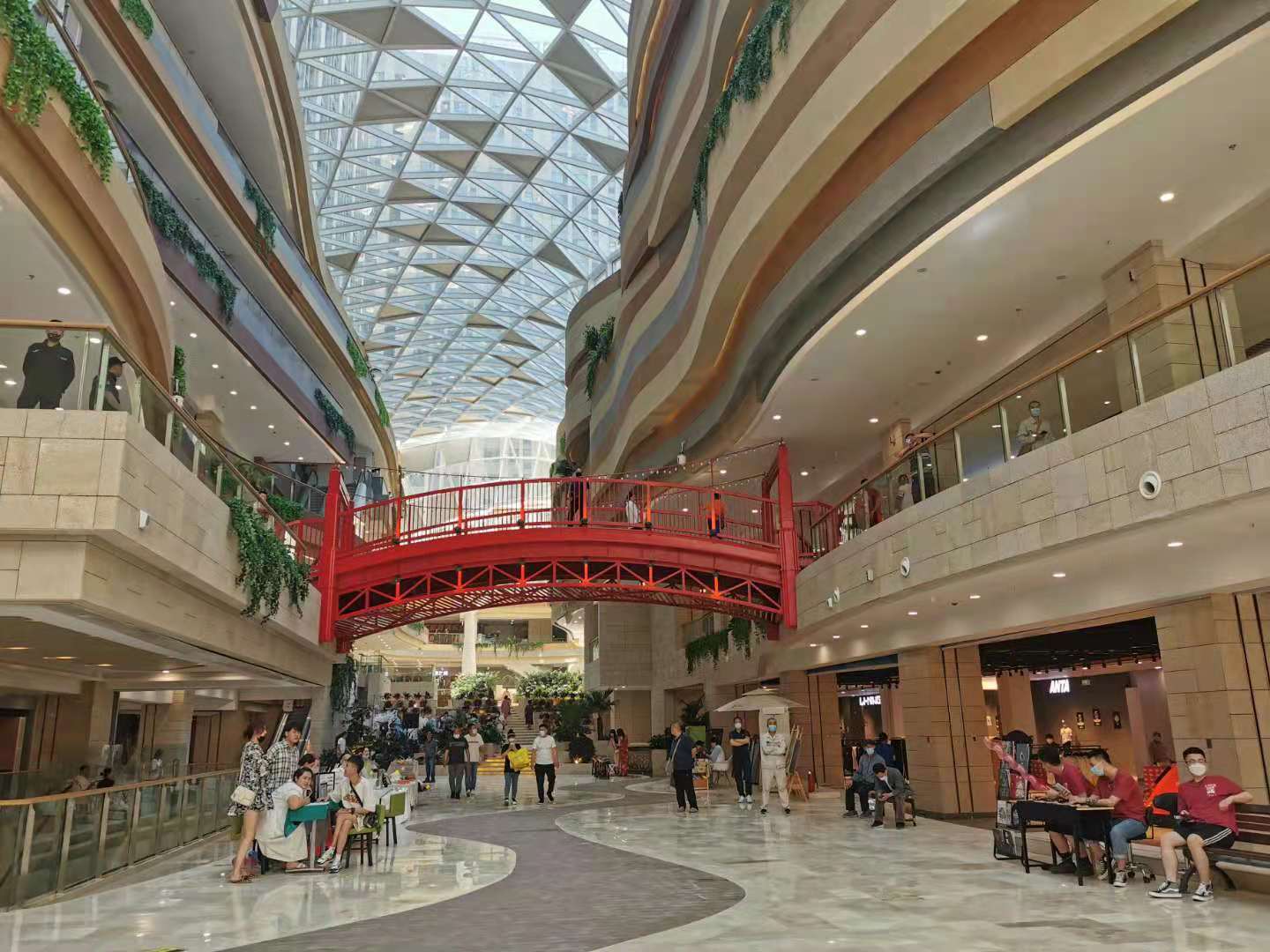 奥莱电商直播基地,奥莱体验店直播