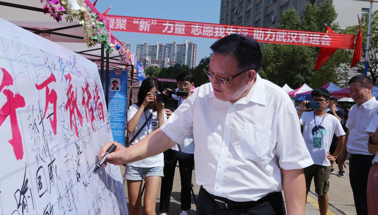 当村民小组长43年,周宝生干得怎么样?