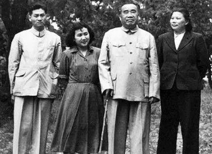 *德朱**之“德”