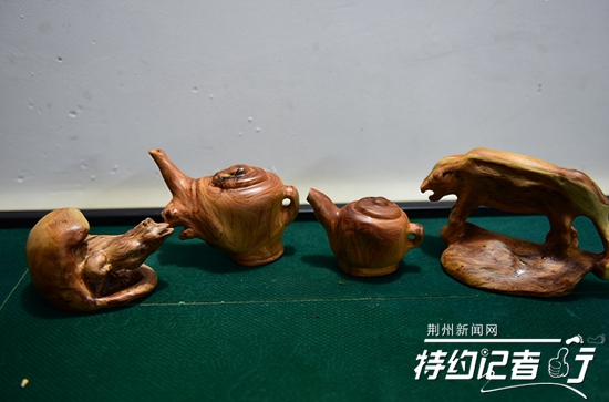 大山里的根雕艺术家,根雕艺术家展示原创根雕作品