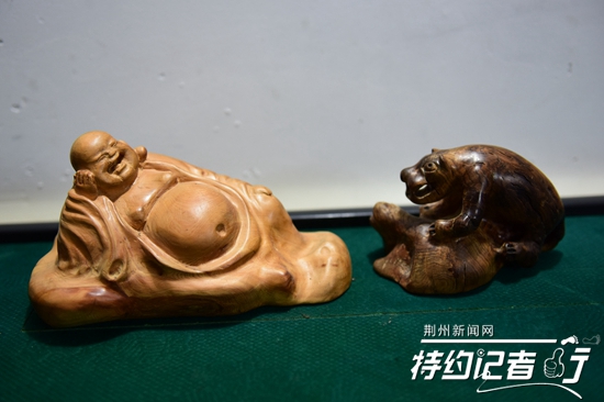 大山里的根雕艺术家,根雕艺术家展示原创根雕作品