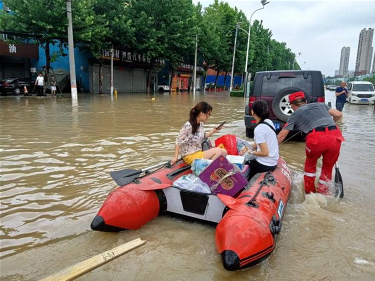 河南开冲锋艇救援视频,冲锋舟救援拖车