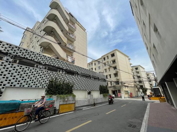 拆掉240米长围墙后，紧邻上海内环的这4个老公房小区，开始“逆袭”