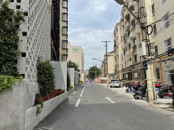 拆掉240米长围墙后，紧邻上海内环的这4个老公房小区，开始“逆袭”