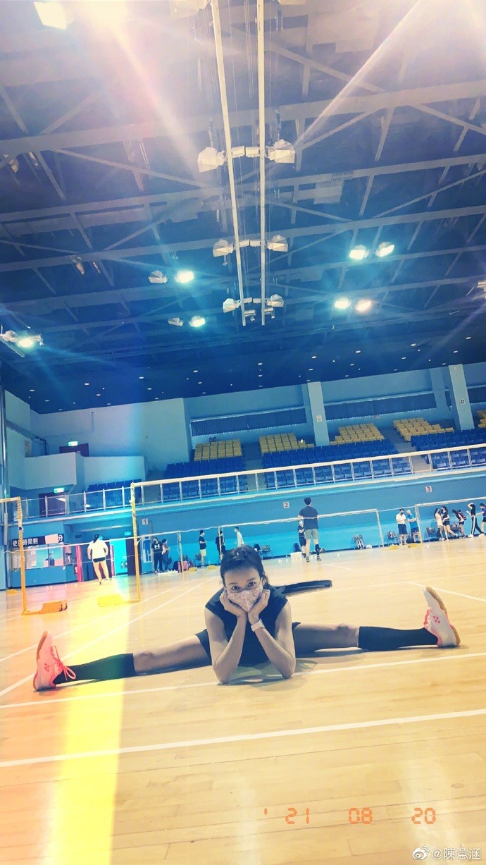 地表最强孕妇！陈意涵挺二胎孕肚「劈腿一字马」软Q筋骨惊呆网