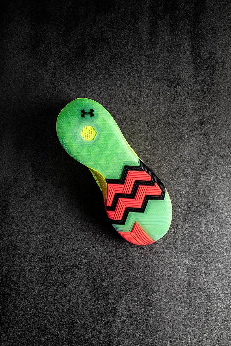 UA「仿生黑科技」曝光！这才叫「定制级」脚感