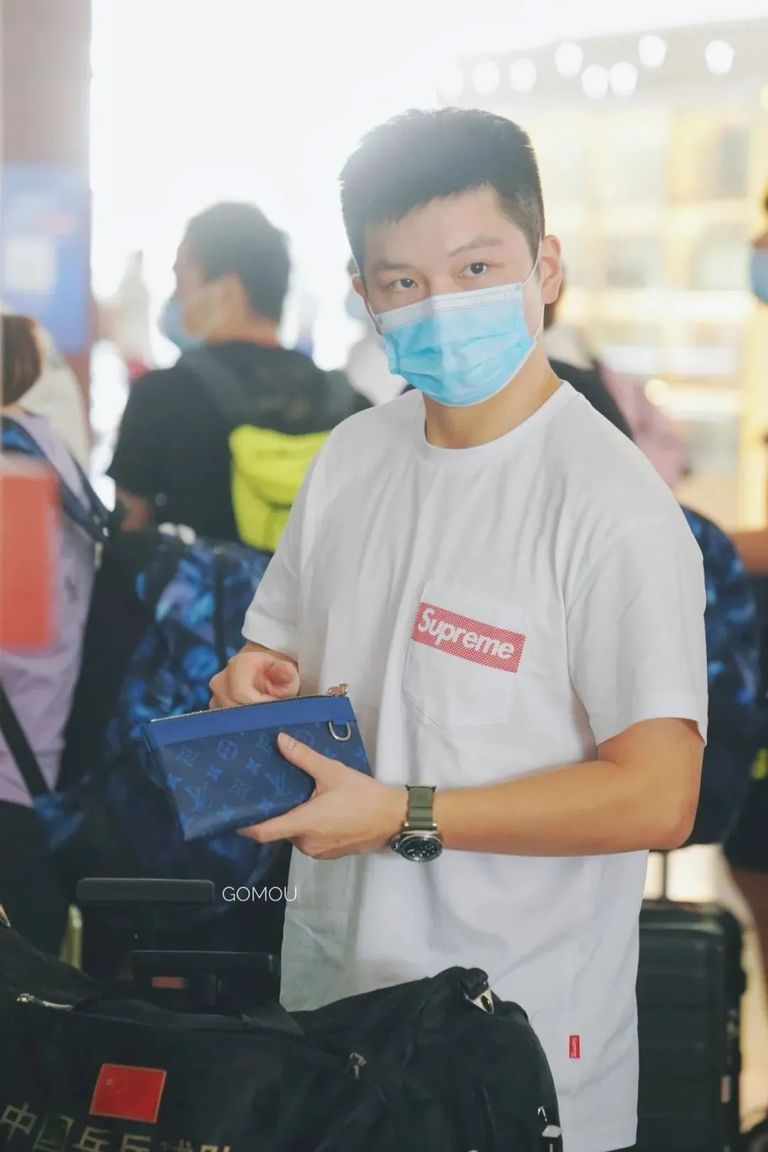 运动员穿的衣服品牌,之前运动员都穿什么品牌