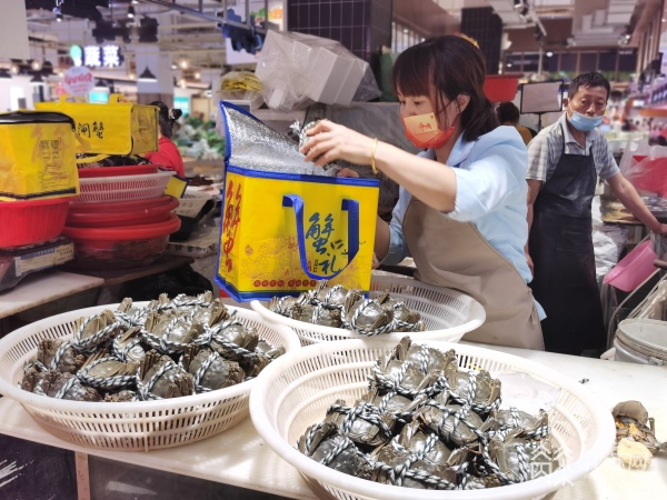 怎样冷冻螃蟹是储存的最好方法,如何吃螃蟹才能保留完美的蟹空壳