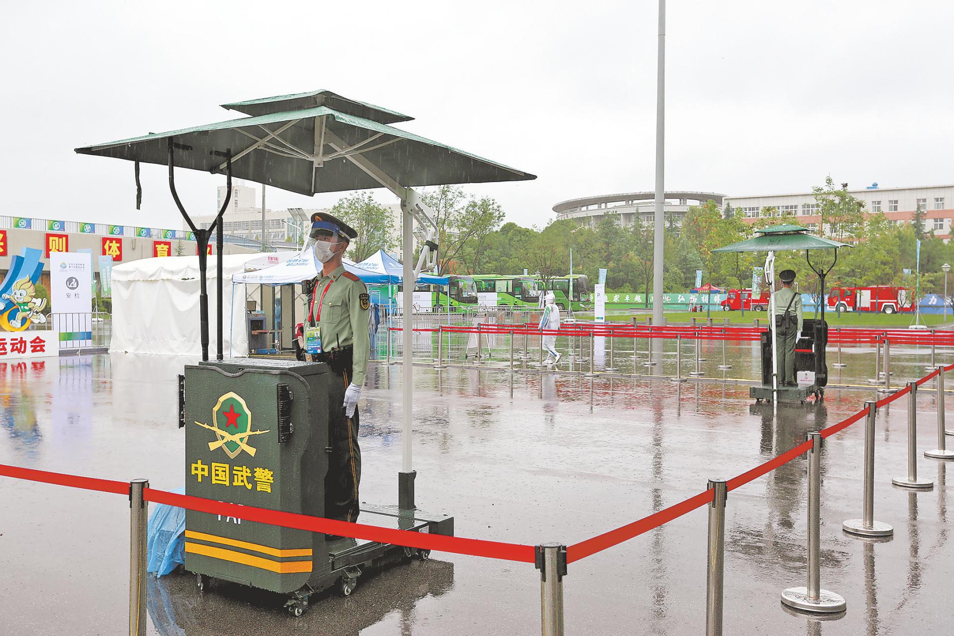致敬！赛场内外的“小角色”——十四运会篮球女子五人制U19组比赛赛事服务者群像素描