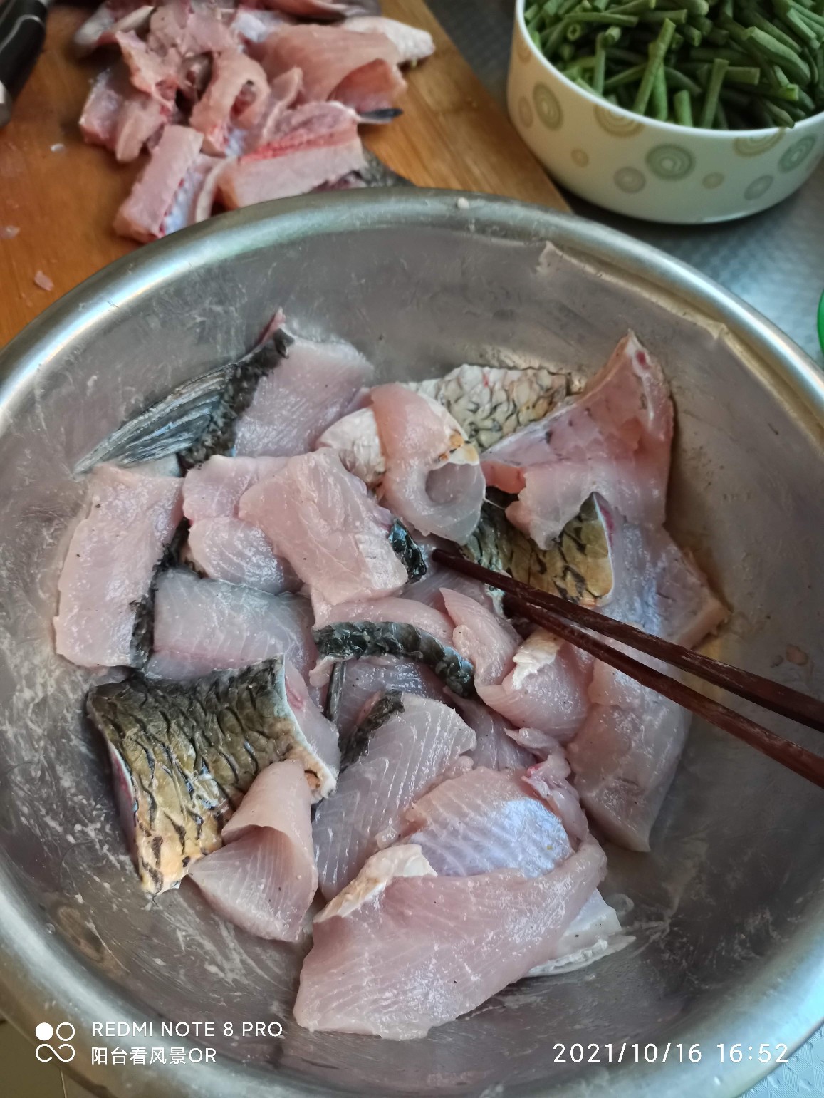 美食不但要能吃还要能做,使用电饭锅怎样做酸菜鱼