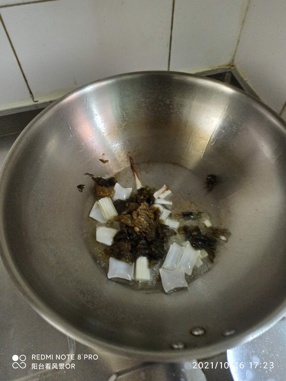 美食不但要能吃还要能做,使用电饭锅怎样做酸菜鱼