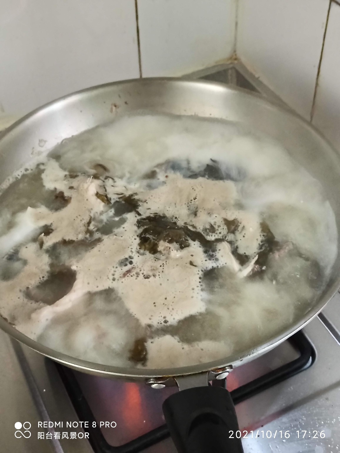 美食不但要能吃还要能做,使用电饭锅怎样做酸菜鱼