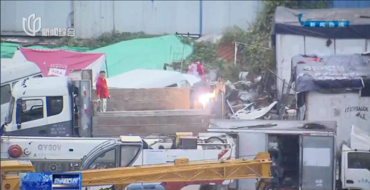 开兴路上“伐开心”，周边居民：八年投诉无果！半夜被吓醒，窗都开不了