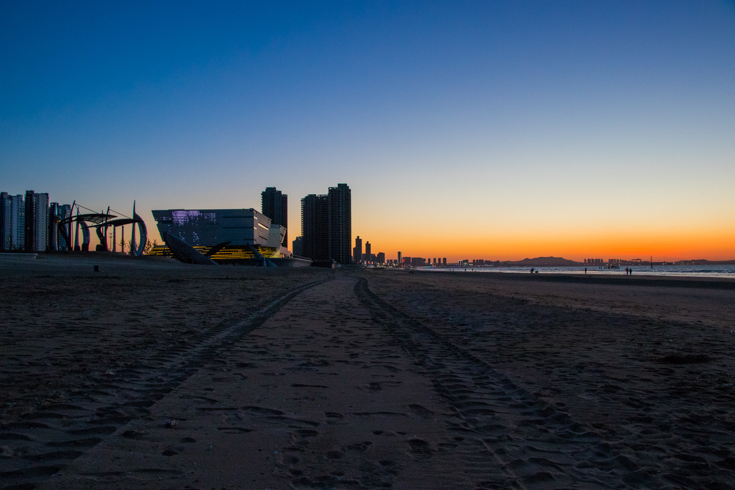 佳能eos77d单反相机机身,佳能eos77d对比苹果手机