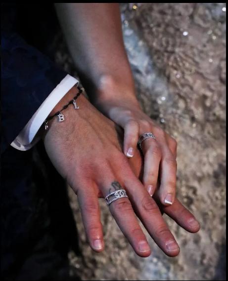 苏亚雷斯亲吻,苏亚雷斯索菲亚梅西安东内拉