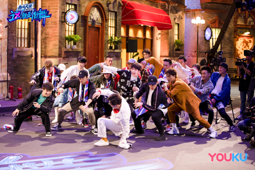 易烊千玺街舞battle名场面,易烊千玺被吊打
