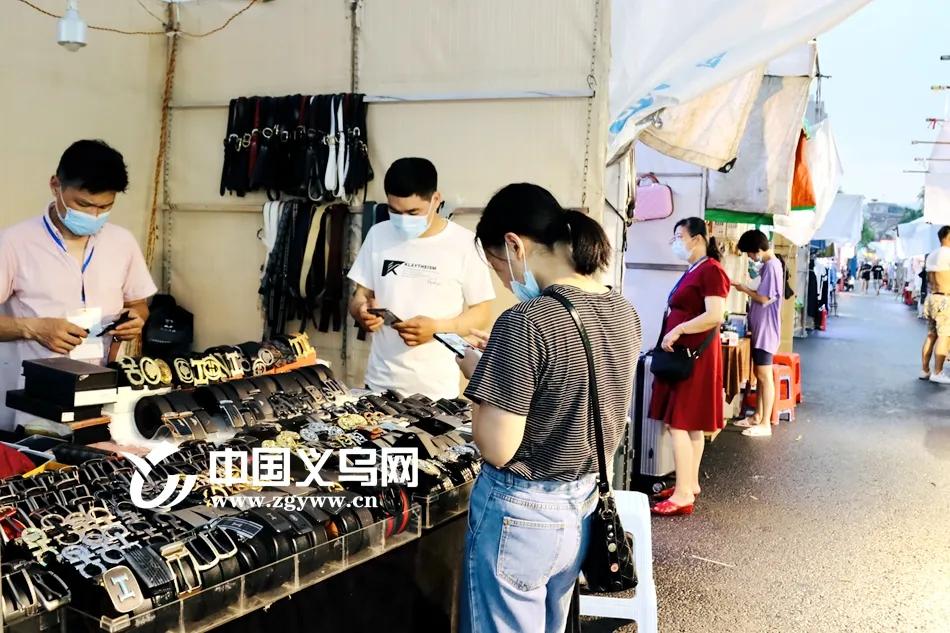 义乌国际商贸城一区生意火爆，地摊经济果然厉害