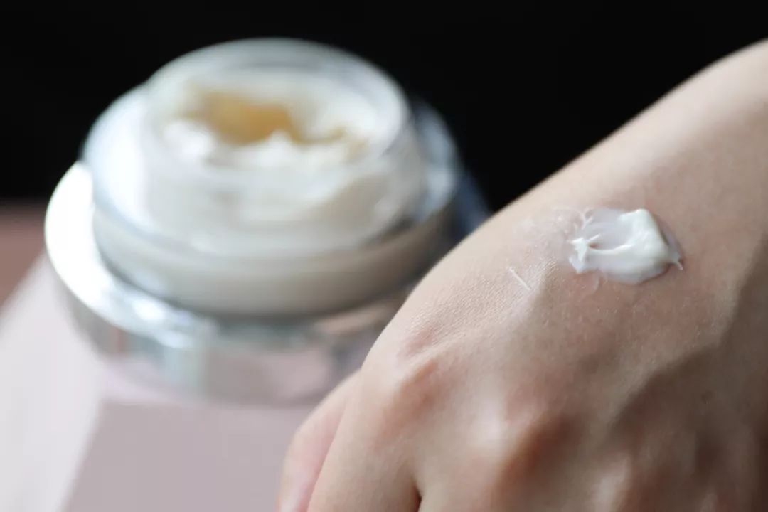 章小蕙推荐的淡斑好物,章小蕙分享化妆品