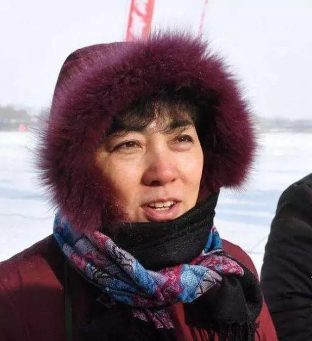 揭秘曲婉婷事件：东北工人血汗钱域外富养明星女