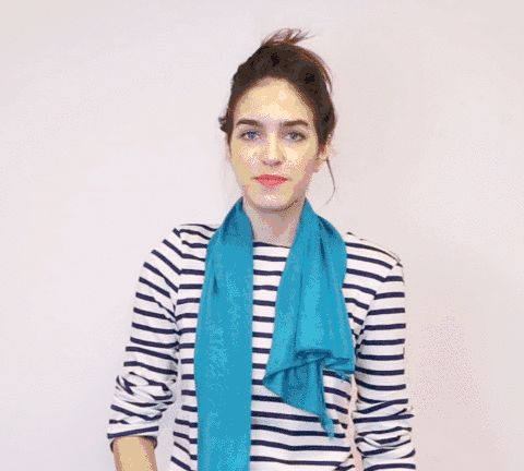 穿大衣怎么系围巾才好看又保暖,有帽子的大衣怎么系围巾