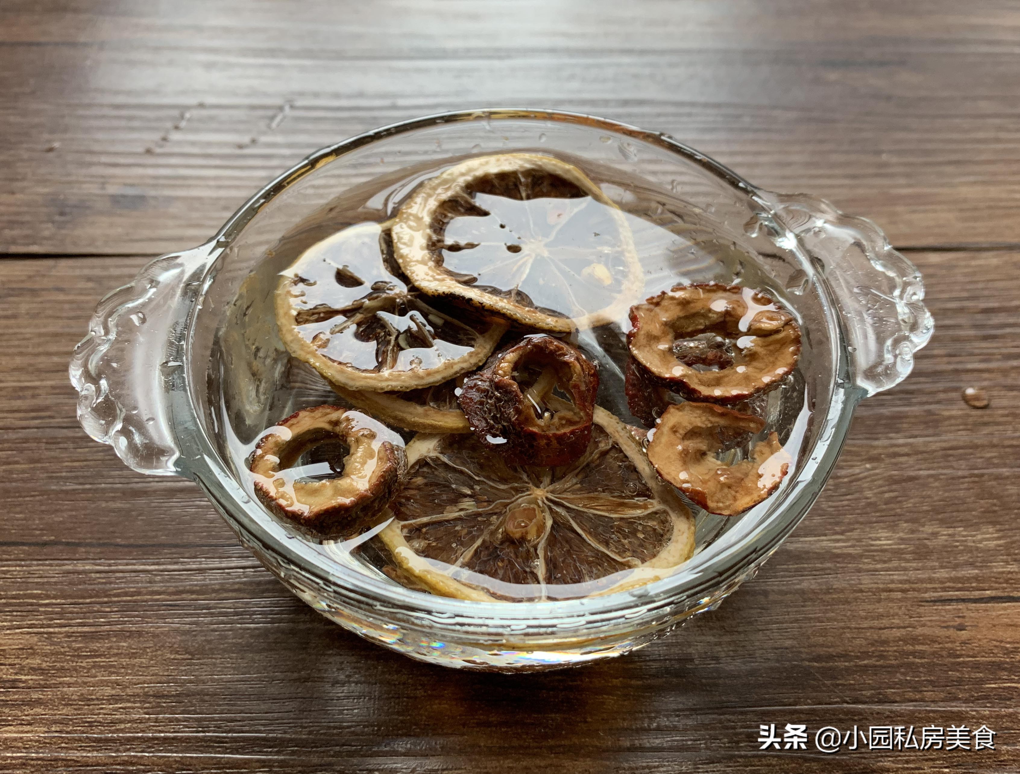 这个季节可以喝荷叶茶,解暑荷叶茶