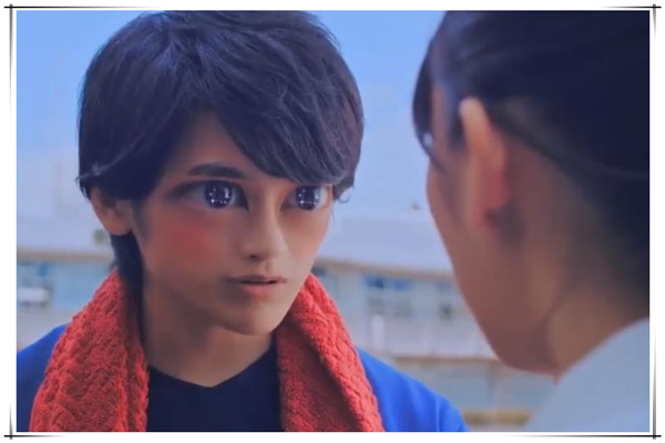 现实中出现二次元大眼会怎样？看到这对情侣，我全明白了