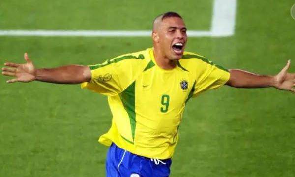 卡洛斯在球队的地位,卡洛斯巴西历史地位