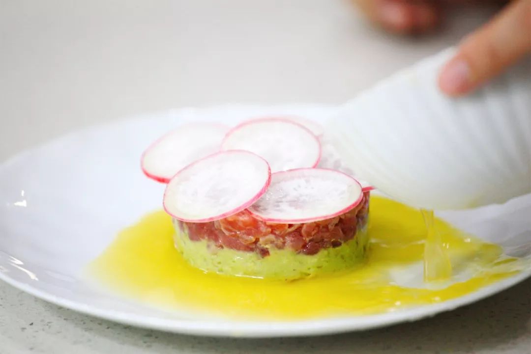 金枪鱼牛油果塔塔的做法,金枪鱼塔塔做法步骤
