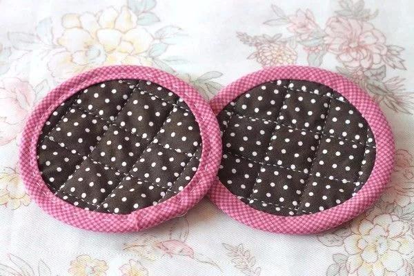 在家用几块小碎布，就能做个玫瑰零钱包，闺蜜看了都想要！附教程