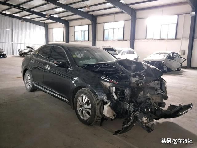 雅阁爆前气囊,本田雅阁七代主安全气囊怎么拆