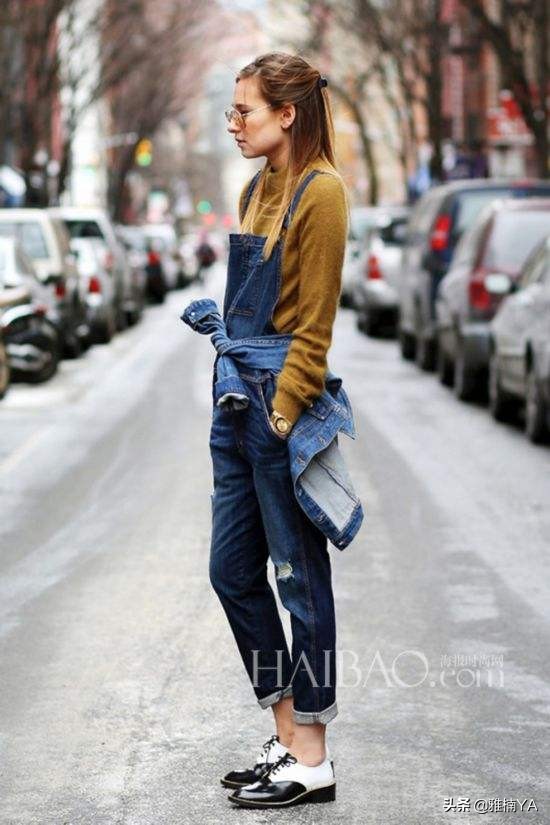 减龄神器背带裤的14种不同穿搭