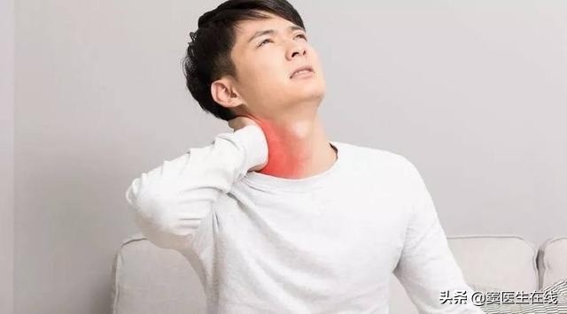 后背肩胛骨一直疼是什么原因,肩胛骨缝痛后背发凉僵硬