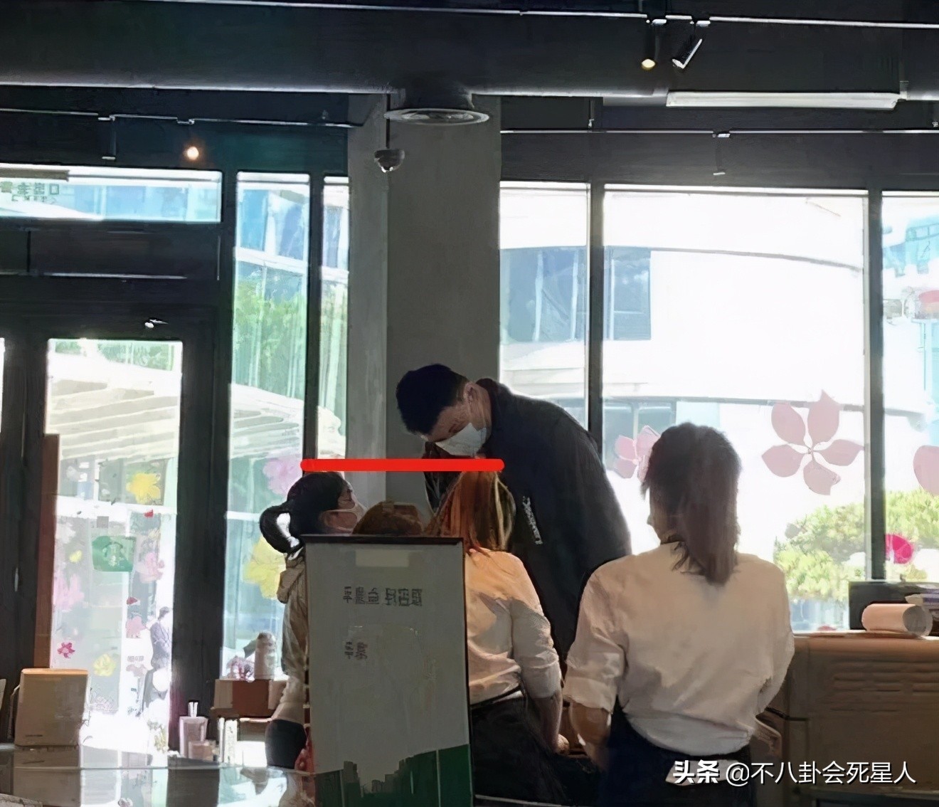 星二代遗传好基因:姚明11岁女儿身高1米8,曹颖的儿子长相帅气