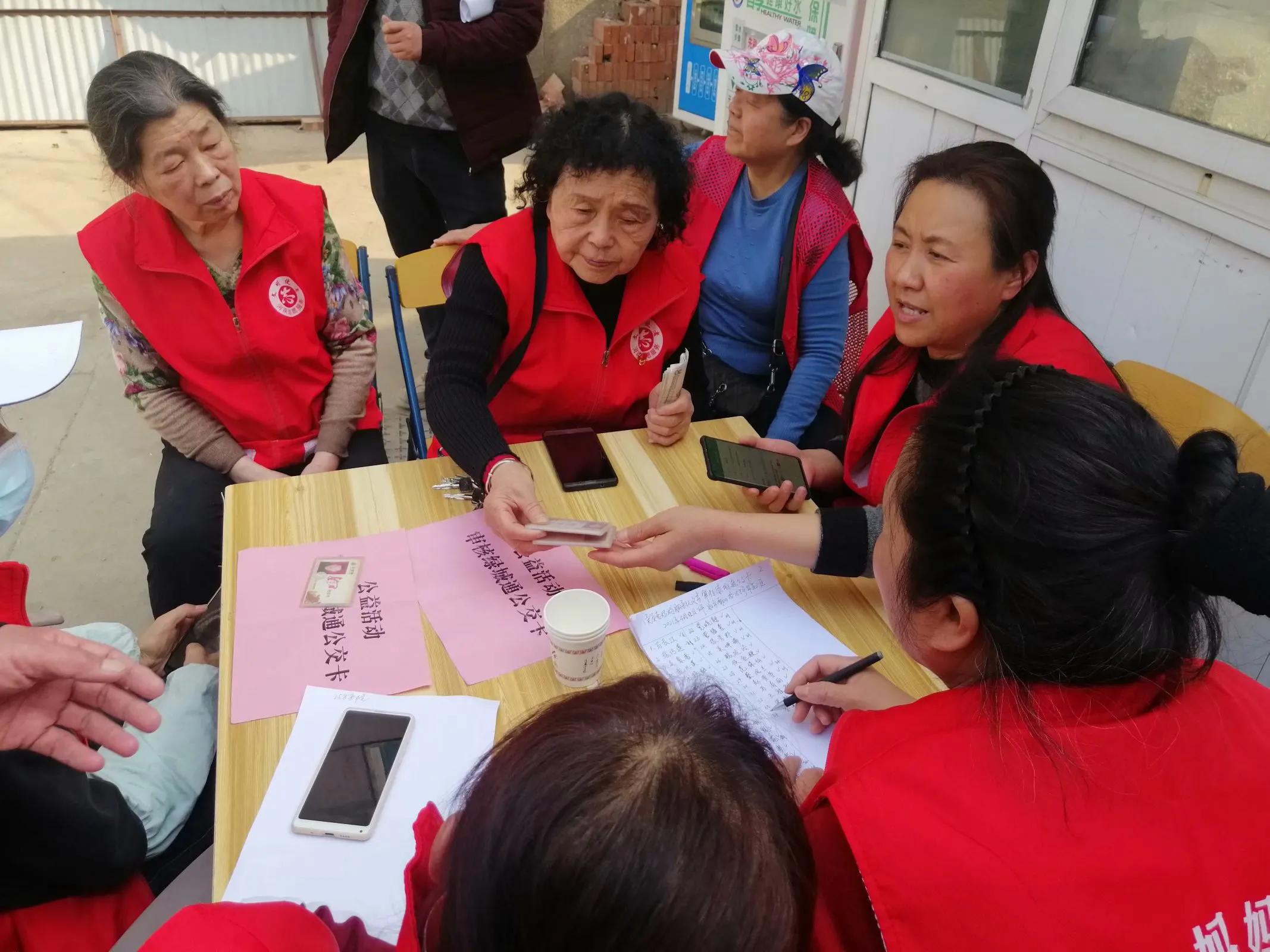 “金小二”进楼院老年卡审核不是事