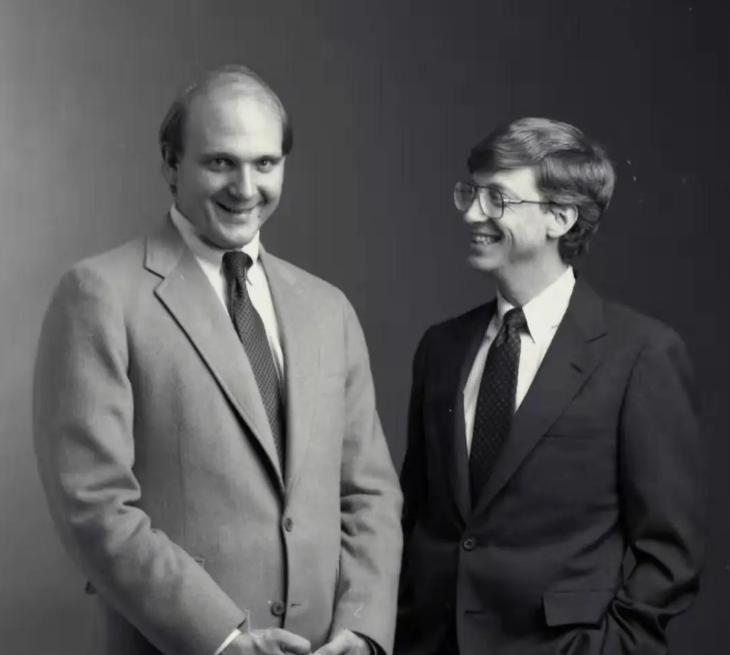 比尔盖茨传奇一生,比尔盖茨的一生经历详细