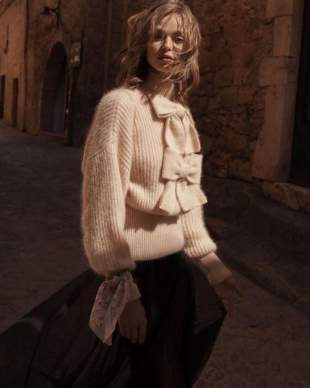 实用小妙招十种时尚丝巾系法,丝巾时尚系法小技巧