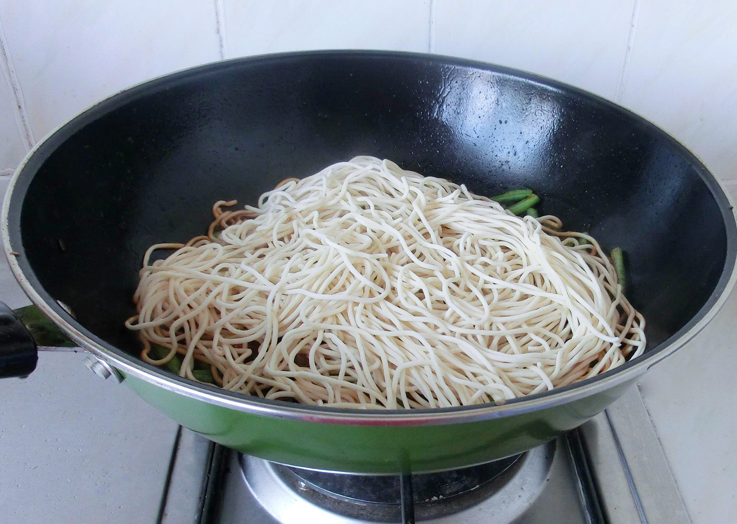 焖面时用干面要怎么做,焖面怎样做出了锅不粘