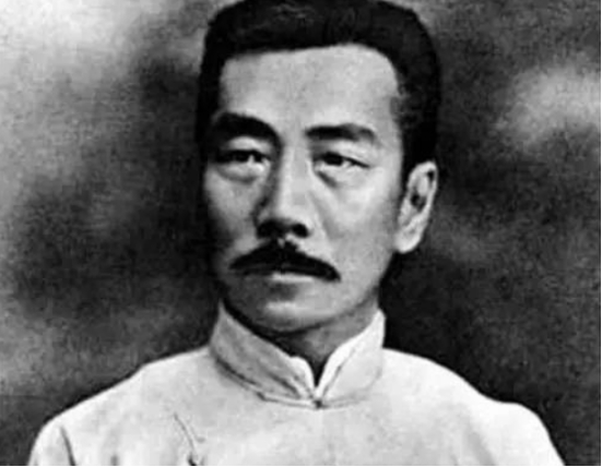 闰土离开鲁迅会和闰土说些什么,在鲁迅眼里闰土是一个怎样的人