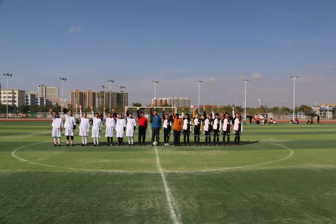 定边县东关小学足球队比赛视频,榆林市定边县第三中学足球联赛