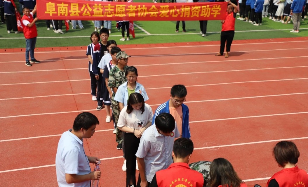 日行一善西部助学,日行一善爱心公益救助