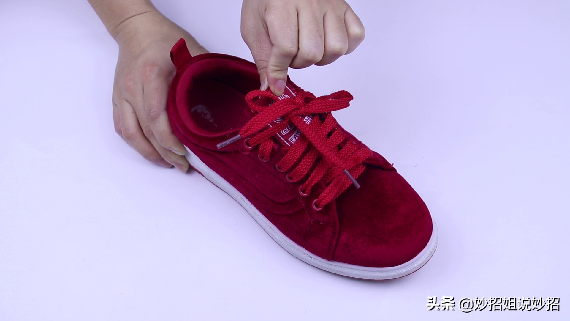 鞋子鞋舌跑偏多种方法,穿鞋子鞋舌老是往一边歪怎么办