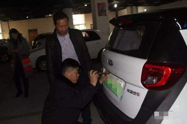 车管所上牌可以代办吗,车管所代办上牌需要什么