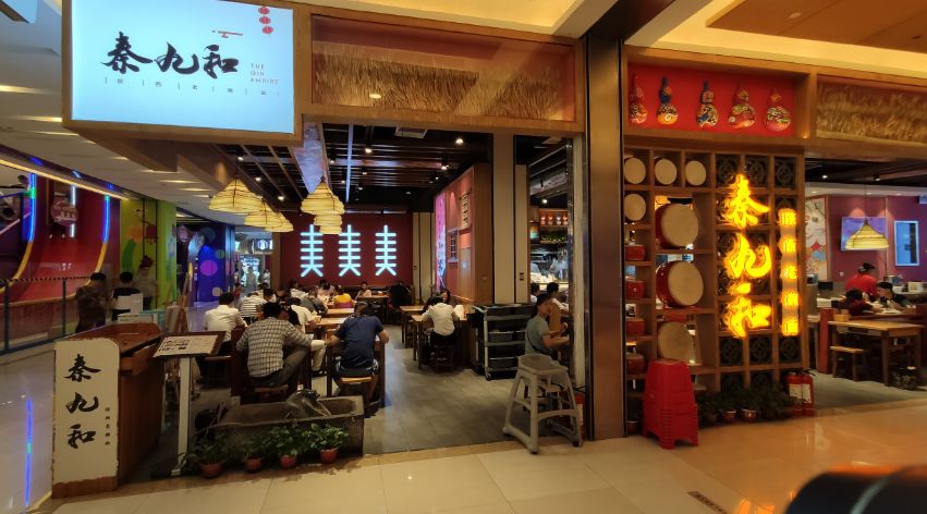 血赔400万后，他靠卖小吃翻盘，170平店日营收近4万