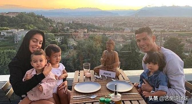 梅西被索吻,梅西遭中国球迷亲吻视频