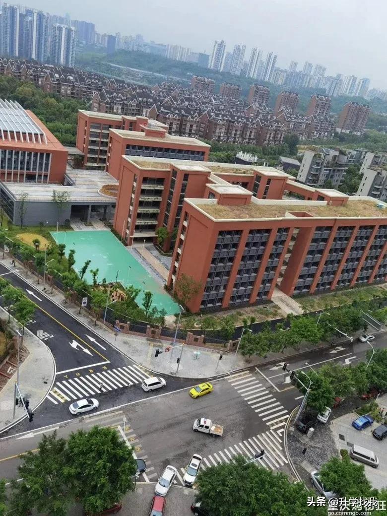 凭什么？开学第一天，重庆这所学校就火上了人民日报