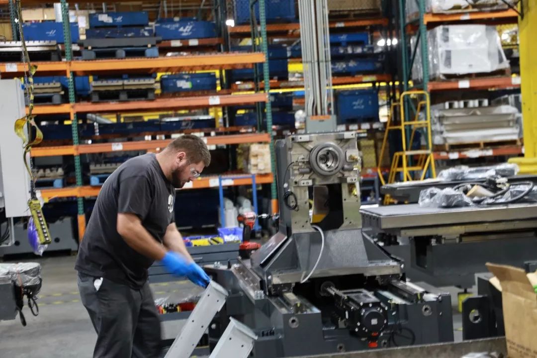 哈斯机床中国工厂,美国哈斯车床加工视频